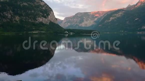哈尔斯塔特早景阿尔卑斯山美景视频的预览图