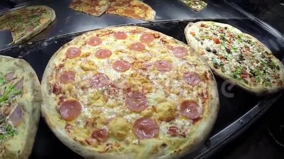 披萨意大利传统食品展示窗口视频的预览图