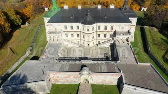 乌克兰皮德希里茨鬼城堡的鸟瞰图视频的预览图