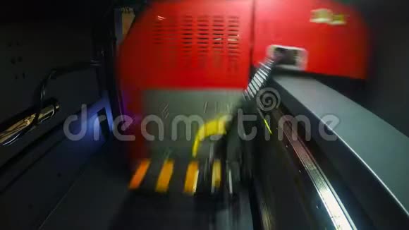 POV在大格式打印机内高速打印视频的预览图