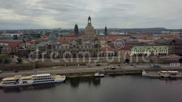 德累斯顿河沿埃贝河的空中景色视频的预览图