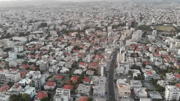 塞浦路斯利马索尔市全景从无人机上拿走视频的预览图