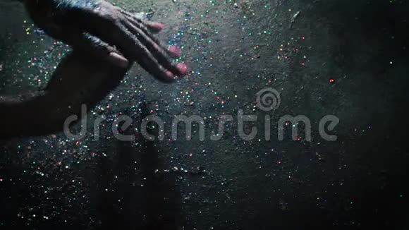 闪光的手的神奇舞蹈视频的预览图