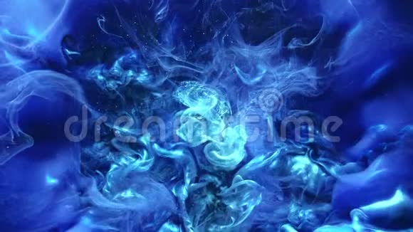 油漆爆炸覆盖闪光蓝色烟雾视频的预览图