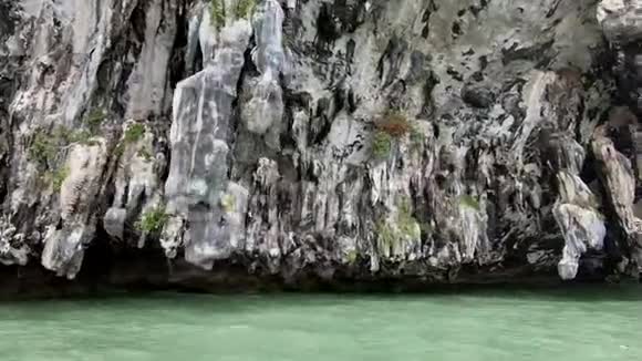 泰国石灰石和大海的浮船景观视频的预览图
