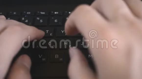 用俄语abc输入键盘笔记本电脑视频的预览图