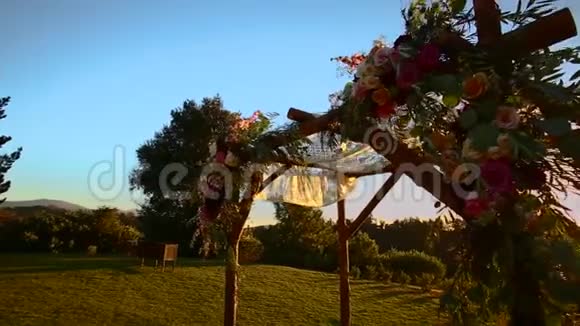 日落时的婚礼安排盘视频的预览图
