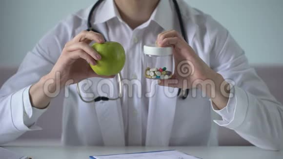 医生建议用有机食物代替药片健康的饮食支持免疫视频的预览图