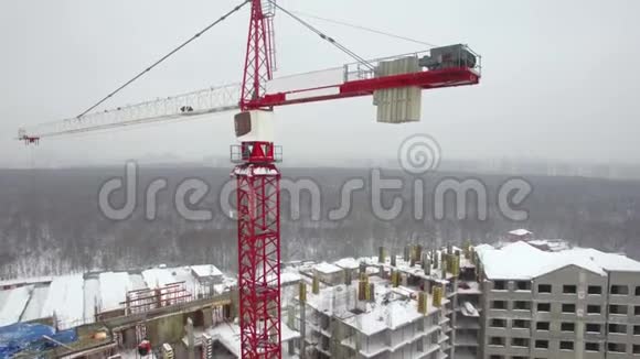 俄罗斯在建住宅小区的空中冬景视频的预览图