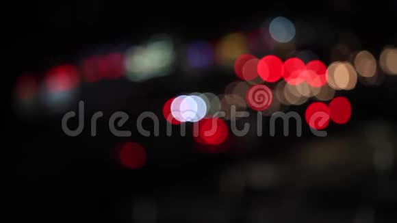 晚上的交通灯不集中视频的预览图