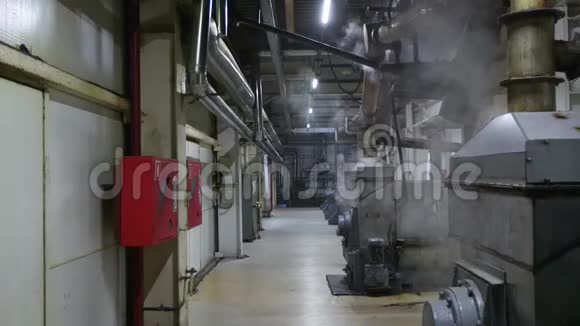 工厂的生产设施蒸汽来自设备视频的预览图