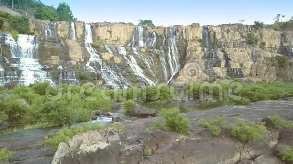 普古瀑布航空全景图视频的预览图