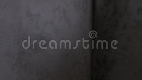 浴室黑色暗木洗手池浴室豪华内墙清洁酒店装饰设计视频的预览图