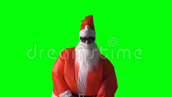 圣诞老人在绿色背景下展示了一款新的酷牌电脑视频的预览图