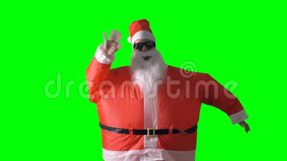 圣诞老人双手挥舞着相机视频的预览图