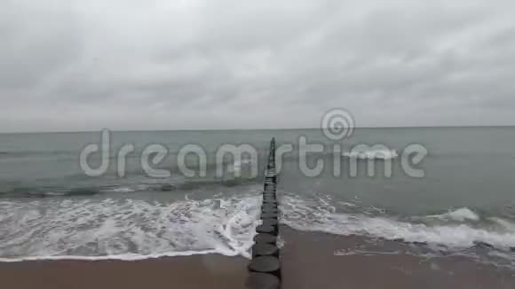 波罗的海波涛汹涌的海水视频的预览图