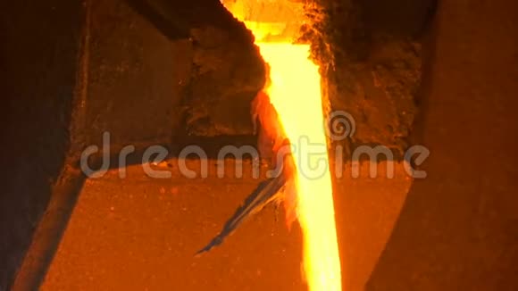 钢厂高炉的液态金属视频的预览图