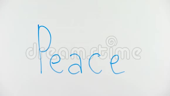 和平的话语在玻璃上划过无尽的世界大战和人类问题视频的预览图