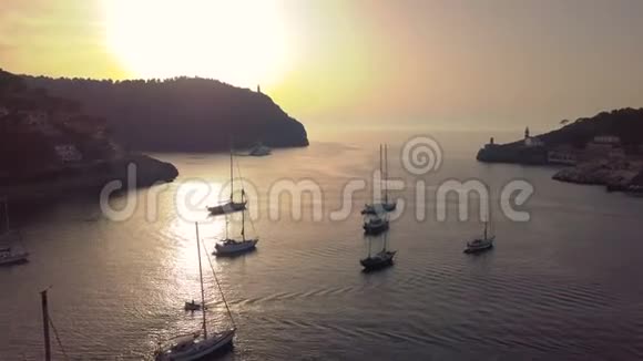 索尔勒港马略卡海岸的鸟瞰图视频的预览图