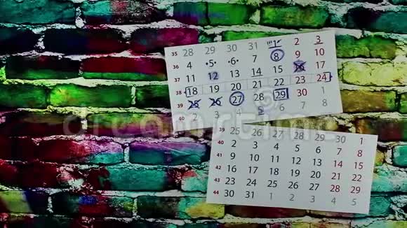 旧的和新的日历上的颜色视频的预览图