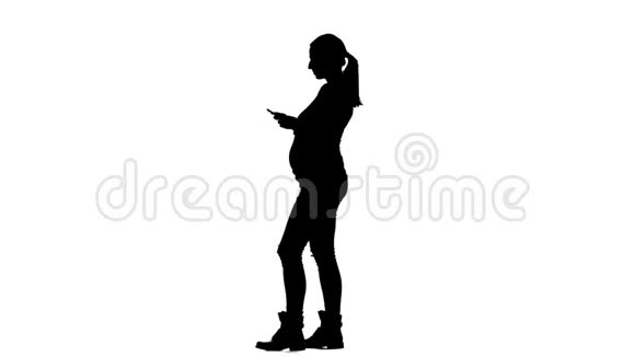 孕妇拍照自拍剪影白色背景慢动作视频的预览图