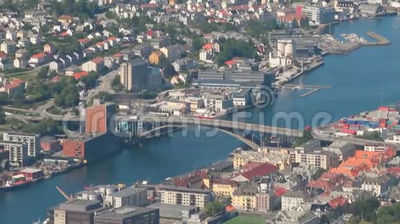 城普德峡湾和拱桥挪威卑尔根视频的预览图