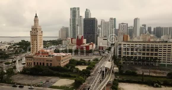 鸟瞰大厦市中心城市天际线迈阿密佛罗里达视频的预览图