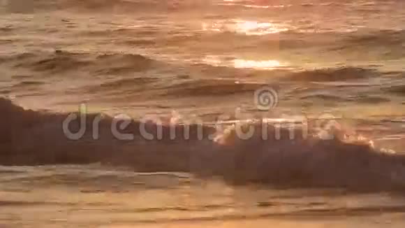 海上日落波视频的预览图