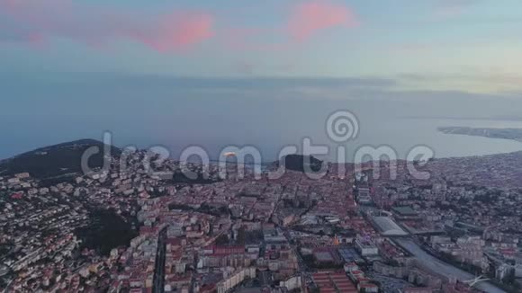 法国城市夜鹰无人驾驶飞机日落漫游大海视频的预览图