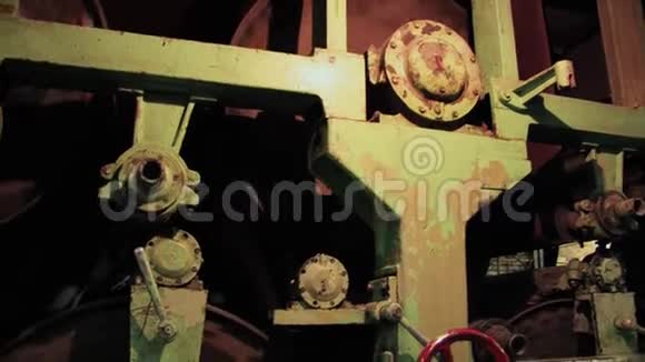 老式机床旧工业工业机械复古工厂视频的预览图