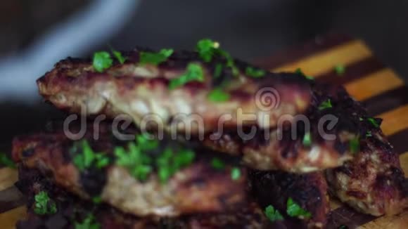 美味的烤肉视频的预览图