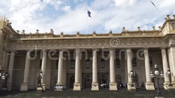 夏季澳大利亚维多利亚的墨尔本议会大厦视频的预览图