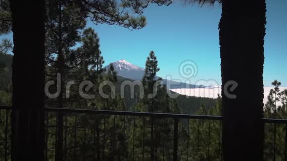 白雪覆盖的泰德火山视频的预览图