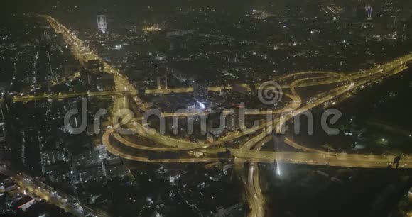 Ratchaprarop交叉路口的夜景视频的预览图