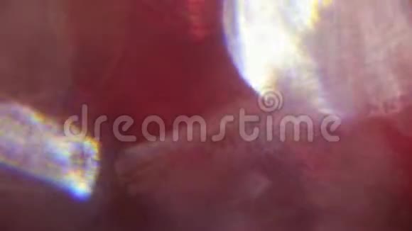 红色背景上梦幻般的水晶元素视频的预览图