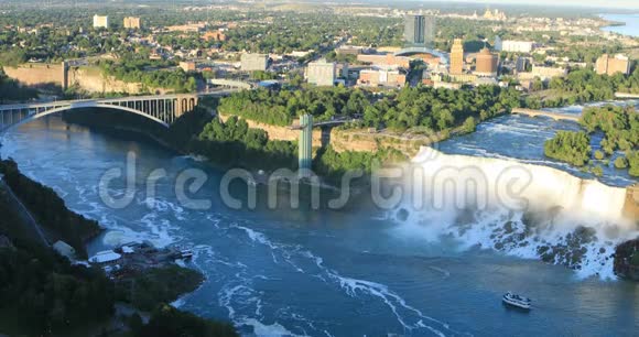 美国瀑布和彩虹桥的空中景观视频的预览图