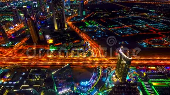 4K时间推移迪拜最佳夜景高速公路视频的预览图