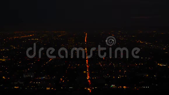 洛杉矶市中心夜间壮观的全景图视频的预览图
