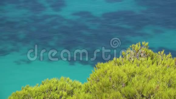 绿松和绿松石水美丽的风景希腊视频的预览图