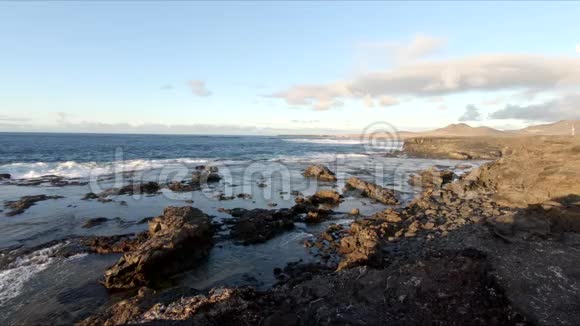 石崖海浪和洋景扬迪亚角视频的预览图