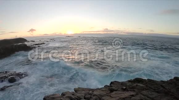石崖海浪和洋景扬迪亚角视频的预览图