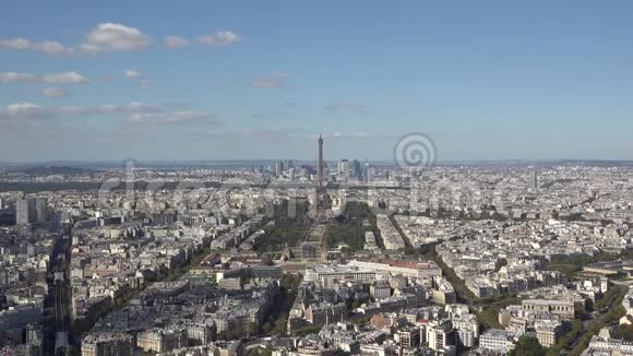 美丽的巴黎城市景观专注于埃菲尔铁塔宁静的夏日视频的预览图