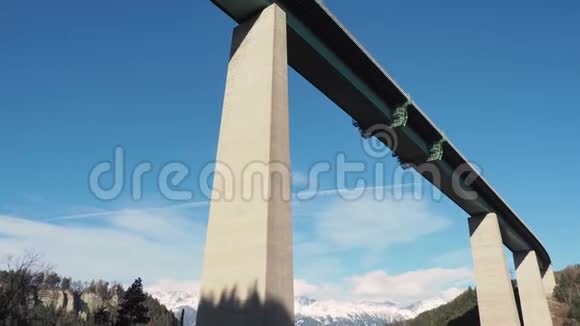 奥地利的欧洲大桥蒂罗尔布伦纳从意大利到奥地利的高速公路靠近因斯布鲁克的大桥视频的预览图