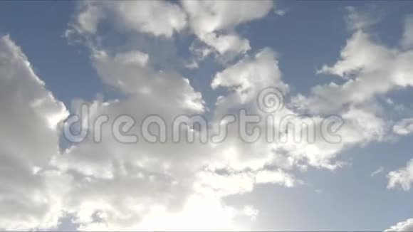 白云的延时剪辑视频的预览图