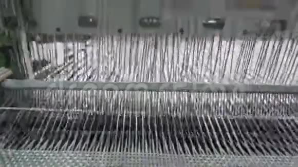 近前大织机编织合成织物视频的预览图