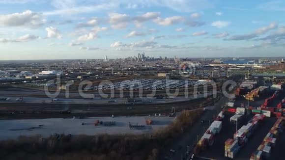 空中视野飞向费城视频的预览图