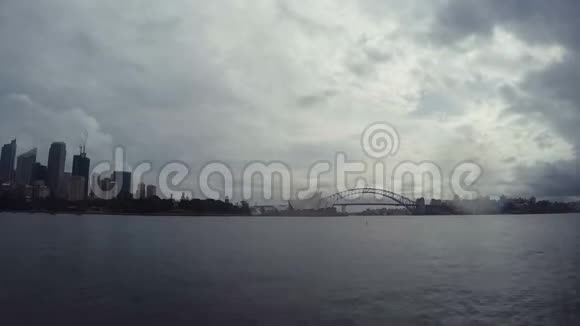 悉尼海港大桥时差澳大利亚新南威尔士州悉尼歌剧院天际线与云景视频的预览图