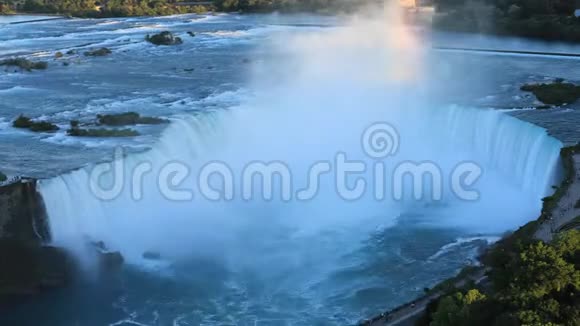尼亚加拉大瀑布马蹄瀑布的黄昏航时视频的预览图