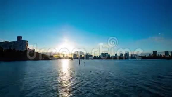 日本大叶东京湾地区夕阳西下视频的预览图