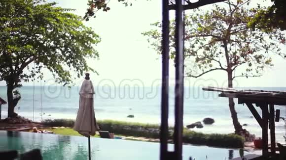 带游泳池的别墅令人惊叹的缝纫景观泰国苏梅岛的天堂1920x1080视频的预览图